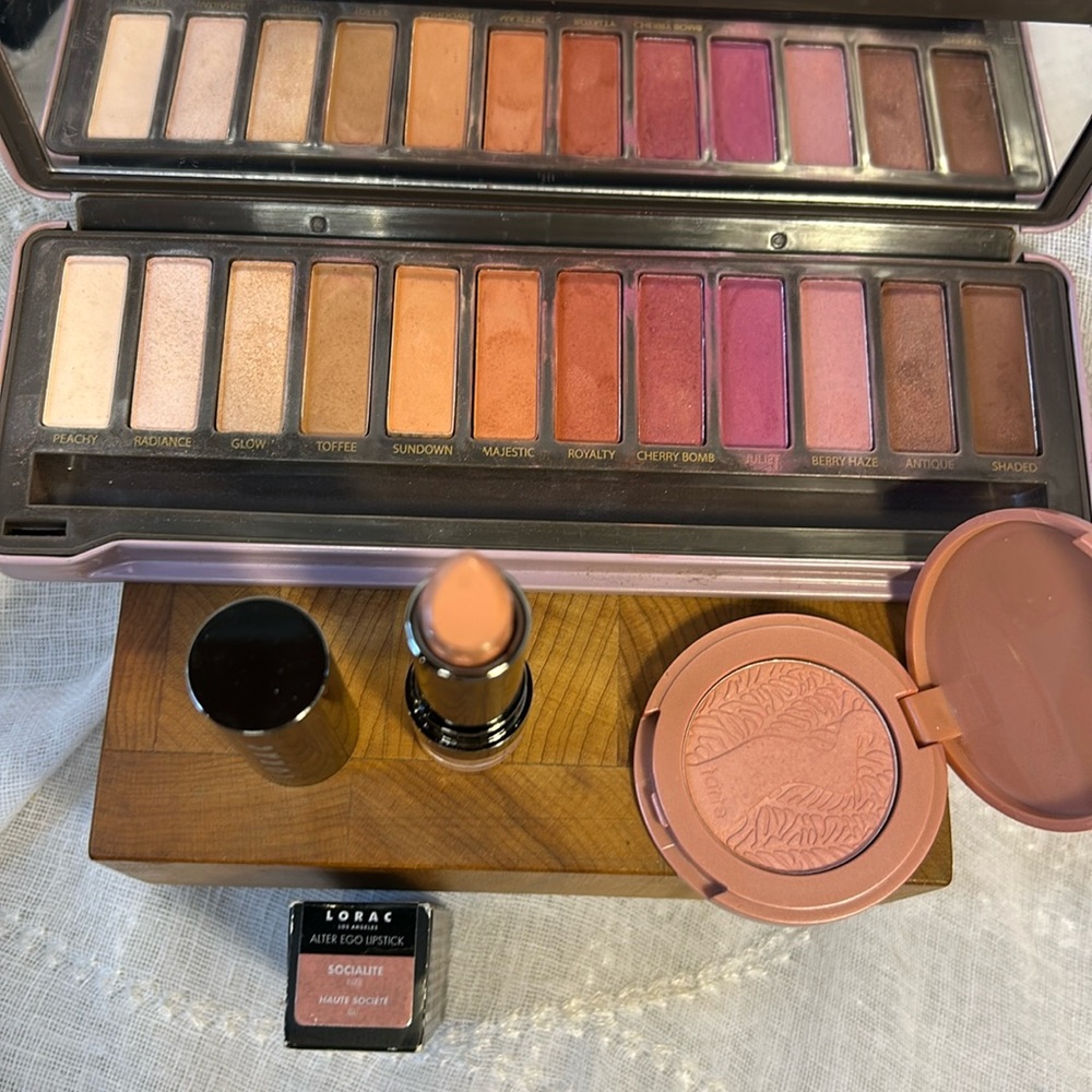 Bundle NWT Lorac lipstick & Tarte blush in Paaarty, Berries preloved eyeshadows